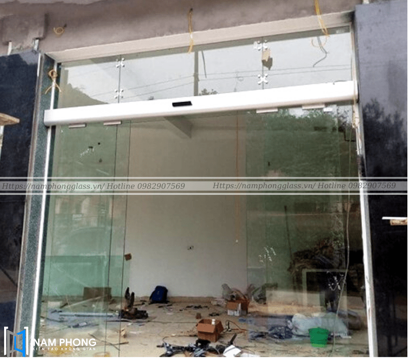 Một sản phẩm cửa kính cường lực 2 cánh tự động