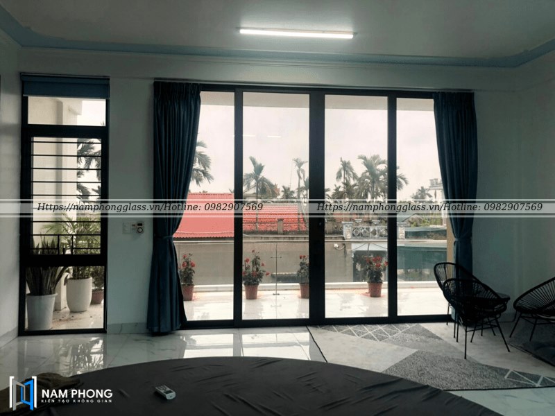 cửa đi mở trượt 4 cánh ra ban công