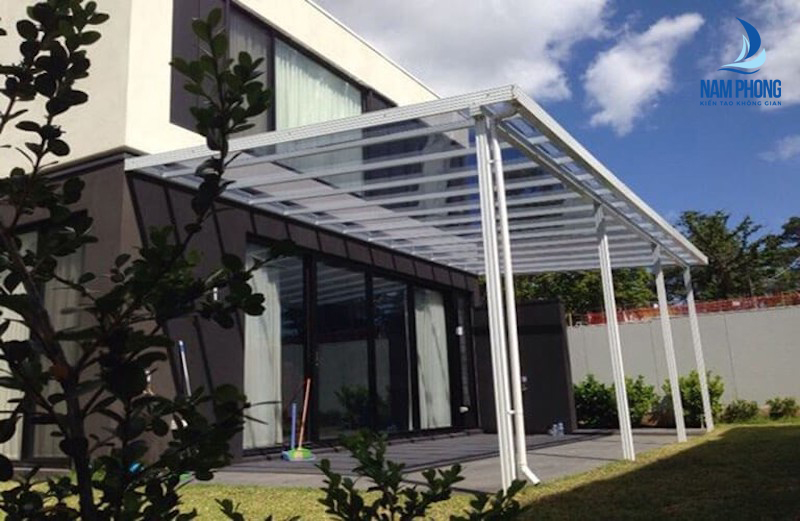 mái che kính cường lực biệt thự