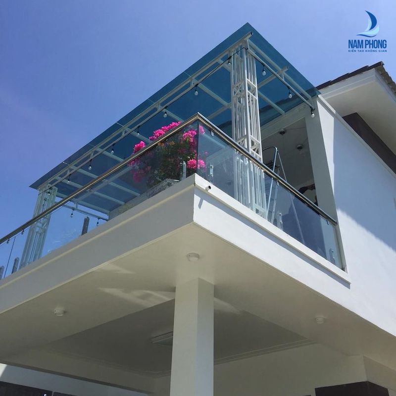 mái kính cường lực sân thượng