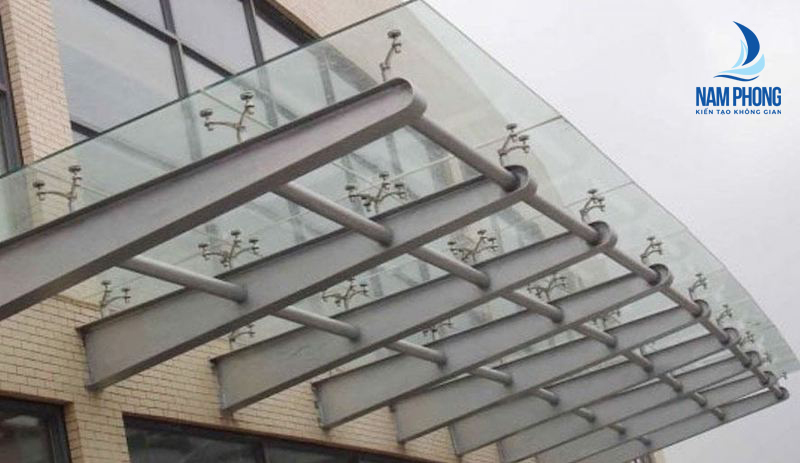 Mái kính cường lực dùng chân nhện Spider