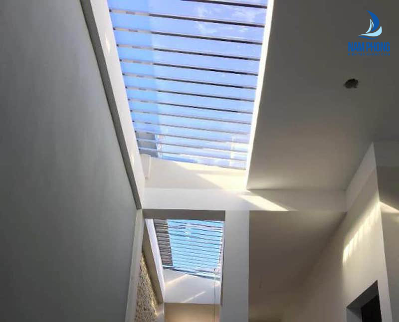 mái kính cường lực giếng trời