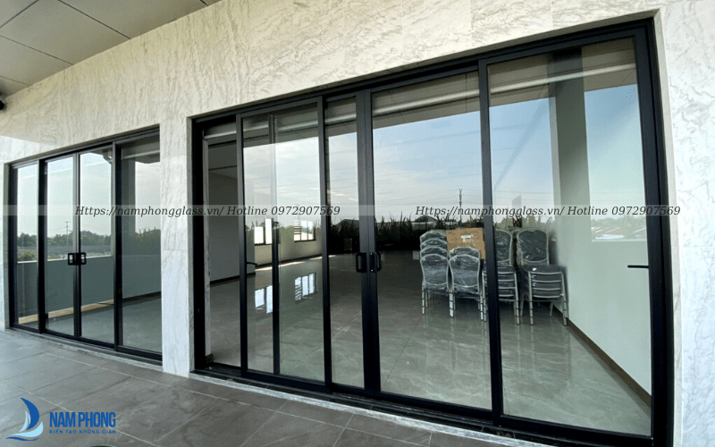 kích thước cửa kính cường lực 4 cánh