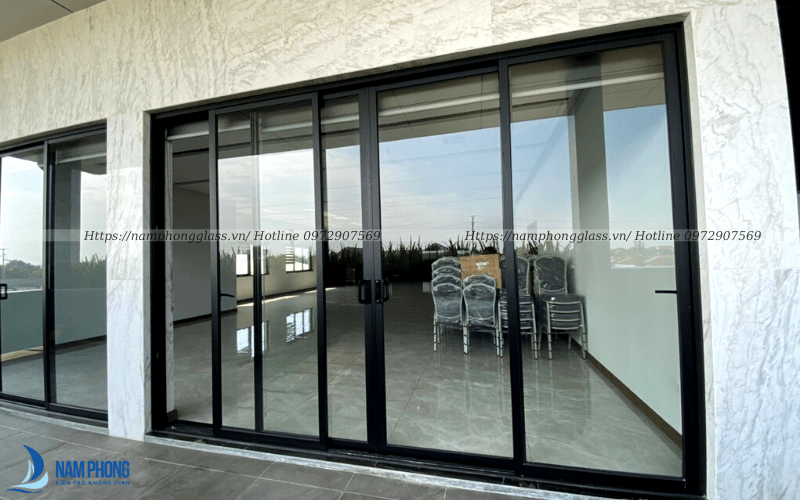 cửa kính cường lực lùa 3 cánh