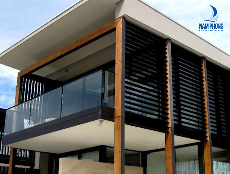 lan can bằng kính sang trọng