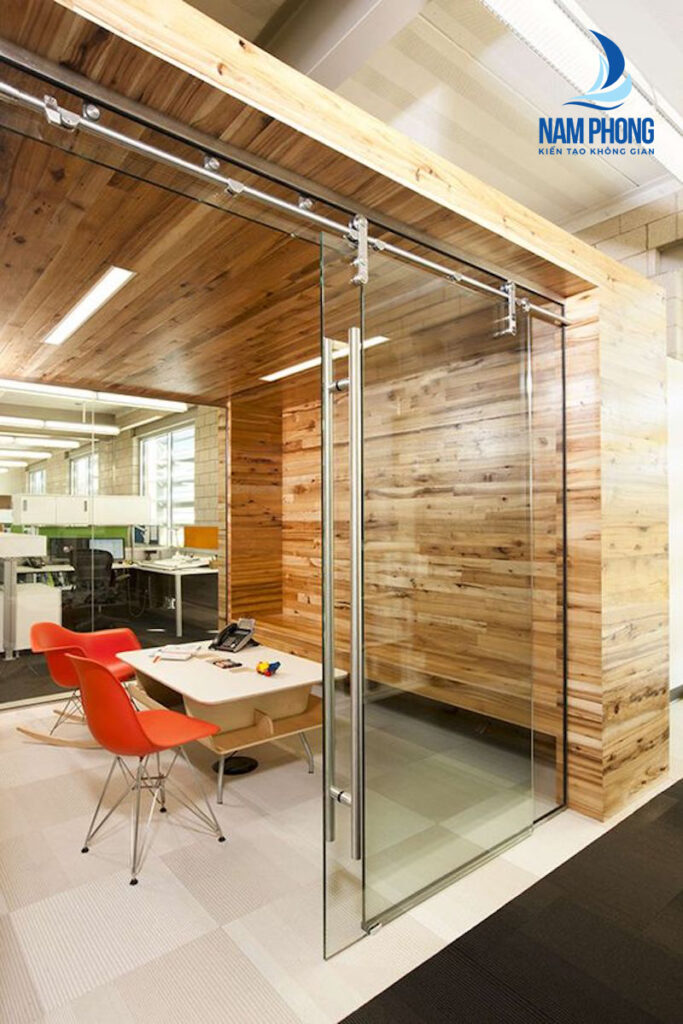 cửa kính cường lực có an toàn không