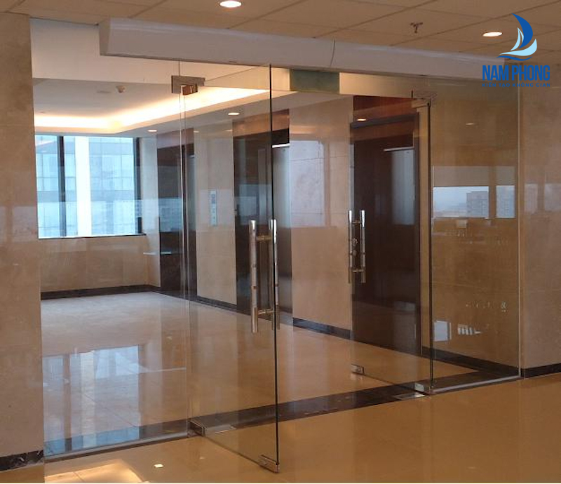 cửa kính cường lực có an toàn không