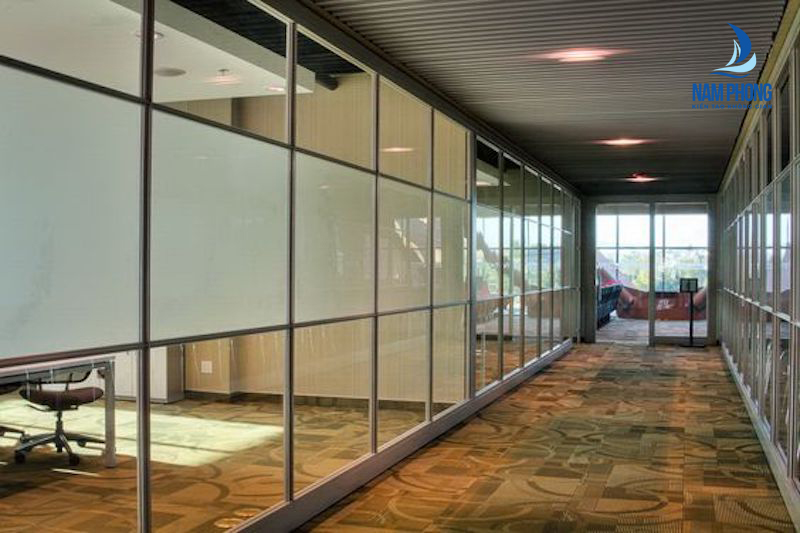 Vách kính cường lực văn phòng