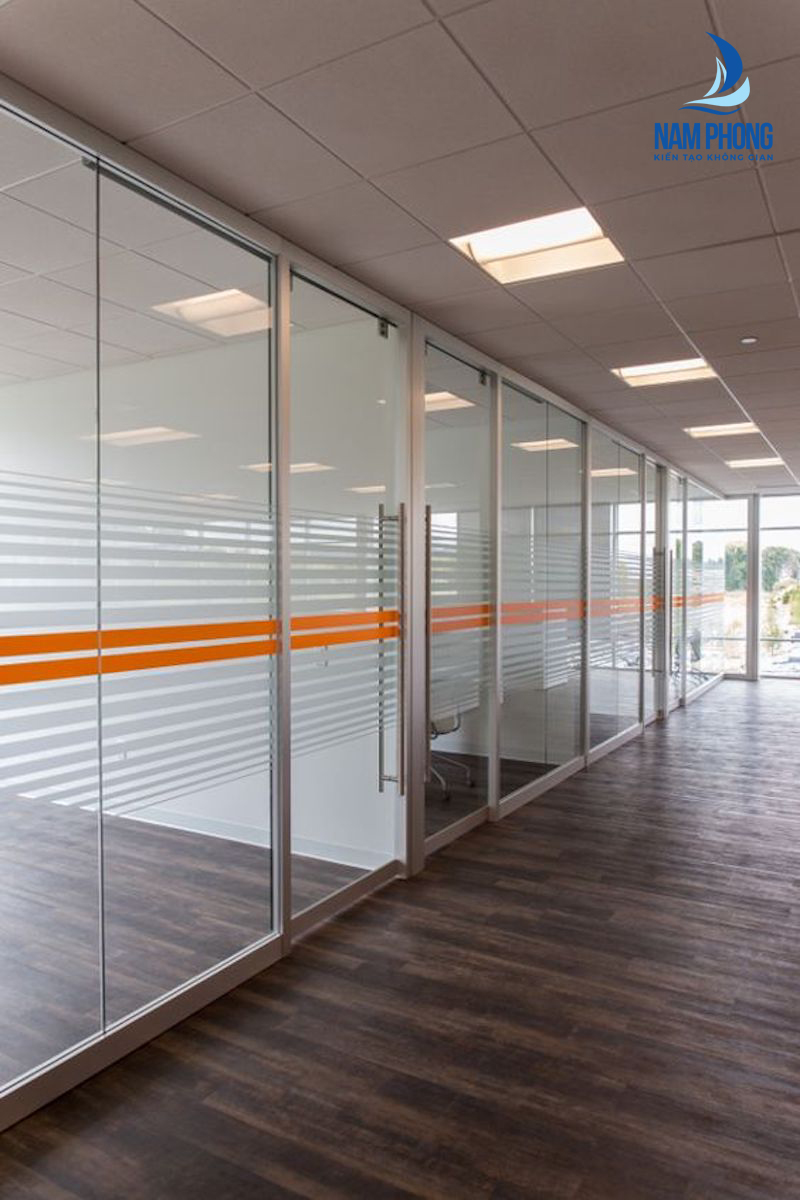 Vách kính văn phòng