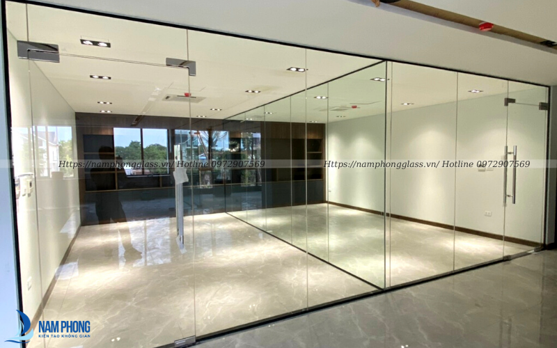 Cửa kính cường lực và vách kính cường lực văn phòng