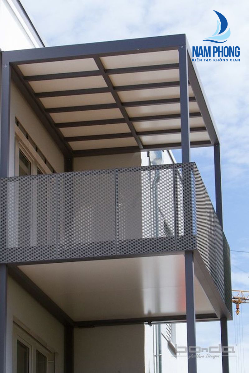 Mái hiên kính cường lực ban công