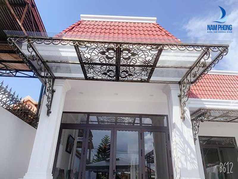Mái hiên kính cường lực khung sắt