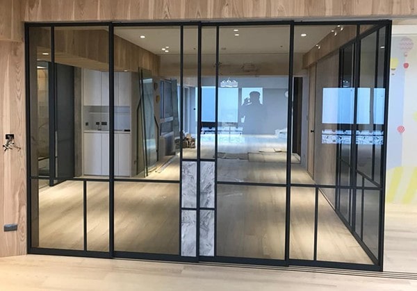 vách kính khung sắt