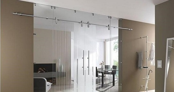 cửa kính cường lực có dễ vỡ không