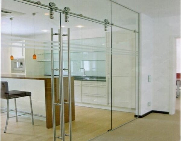 cửa kính cường lực có cắt được không