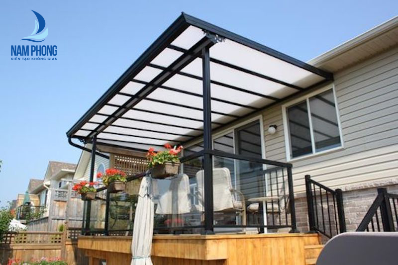 lắp đặt mái kính cường lực