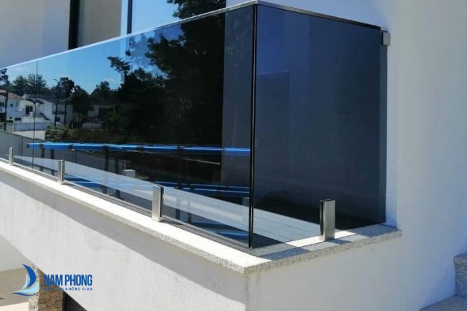 kinh cuong luc mau xanh den