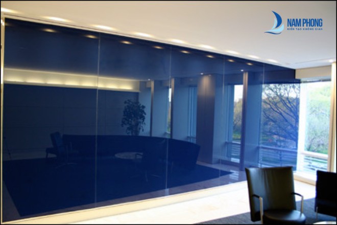 kinh cuong luc mau xanh den