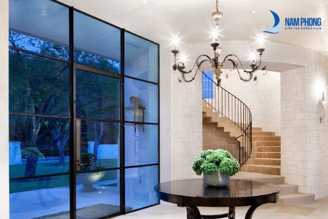 Mẫu cửa chính nhà ở sử dụng kính giúp tăng tính thẩm mỹ