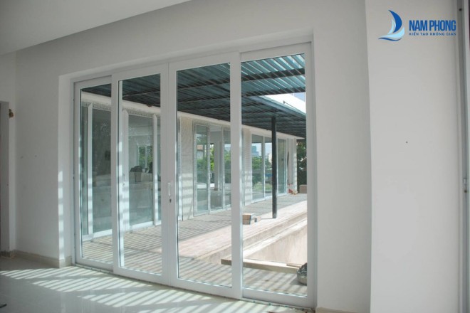 mau cua nhom kinh son mau trang thuong hieu pma