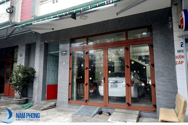 Cửa nhôm kính Xingfa màu vân gỗ sang trọng