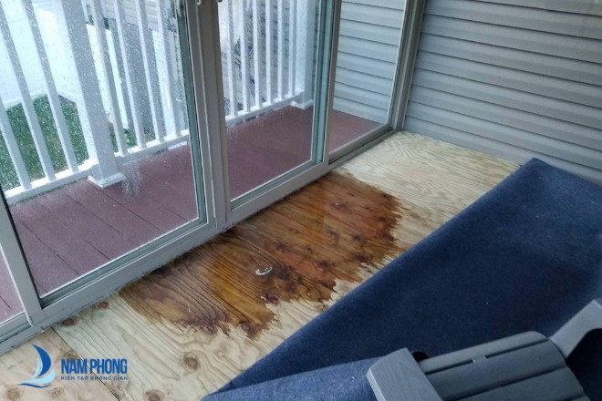 Lý do cần xử lý kịp thời khi cửa nhôm kính bị nước vào