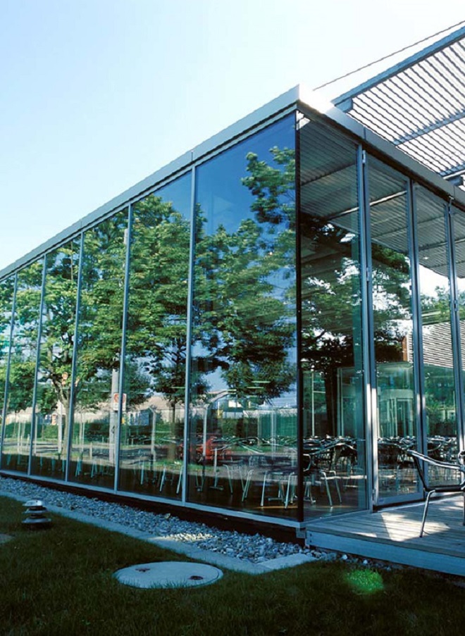 Thiết kế kính 1 chiều độc đáo cho quán cafe
