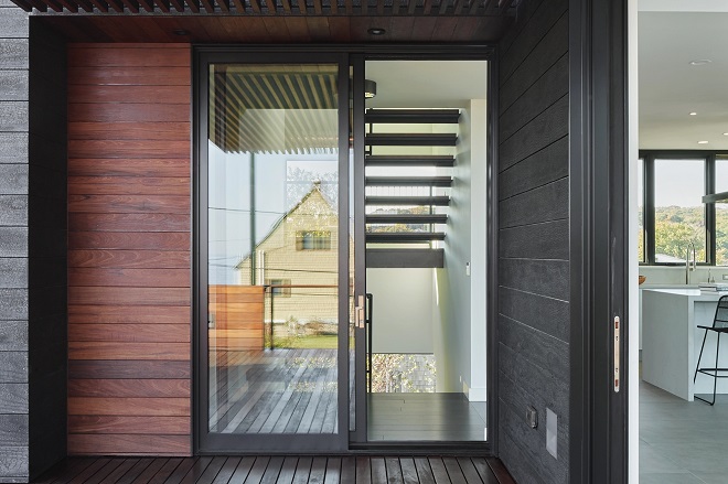 Thiết kế cửa kính cường lực 1 chiều thông phòng trong nhà