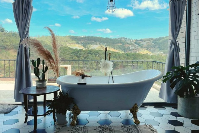 Thiết kế kính cường lực 1 chiều cho phòng tắm ở resort