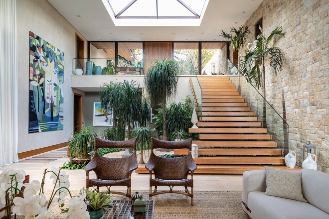 trang tri gieng troi voi nhung loai cay canh va khong gian tiep khach