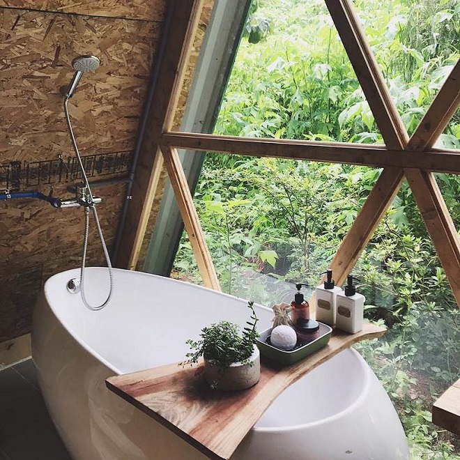 Vách kính 1 chiều cho phòng tắm gần gũi thiên nhiên