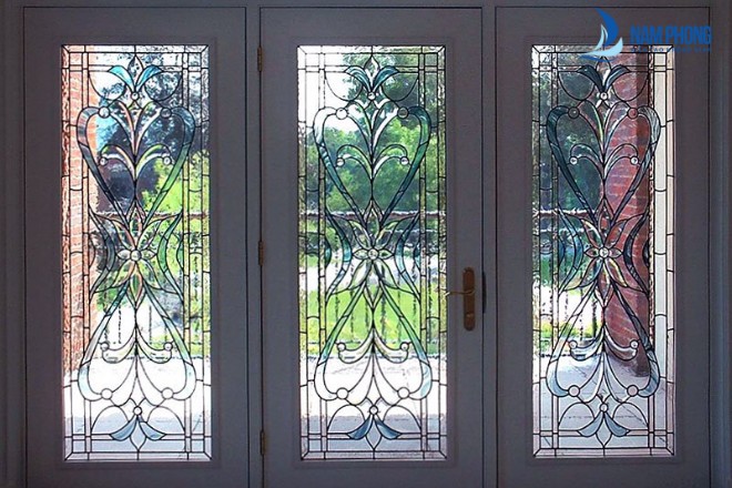 Mẫu cửa kính cường lực có hoa văn