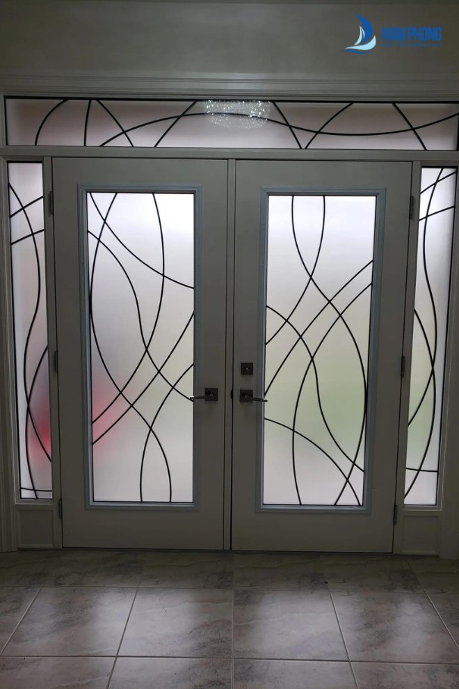 Mẫu cửa hoa văn 2 cánh mở quay
