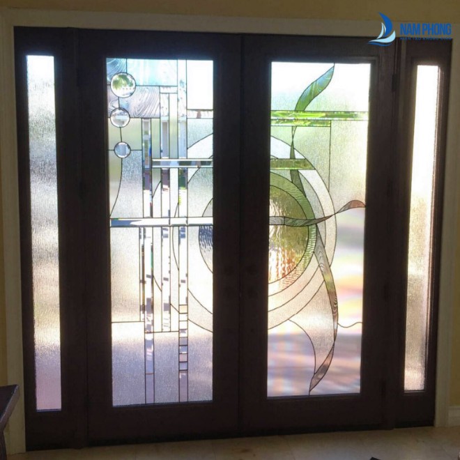 Mẫu cửa kính hoa văn độc lạ
