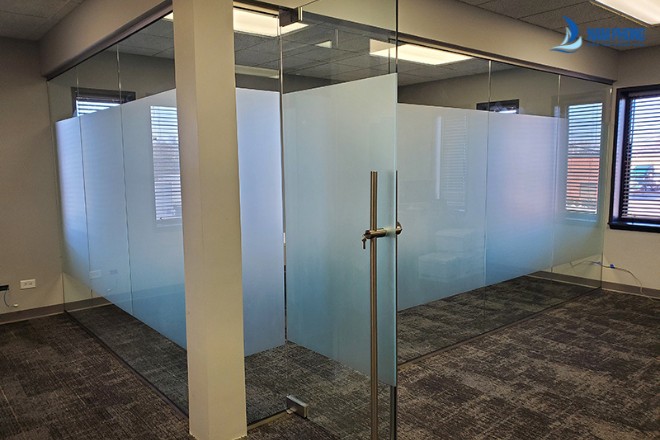 Mẫu cửa kính mờ kết hợp phụ kiện cao cấp