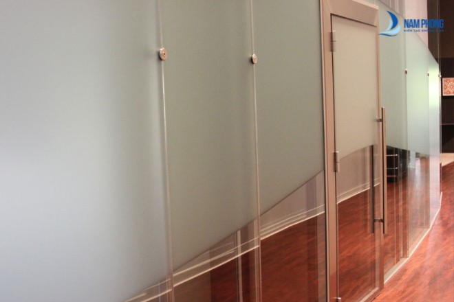 Mẫu cửa kính mờ khung nhôm Xingfa hiện đại