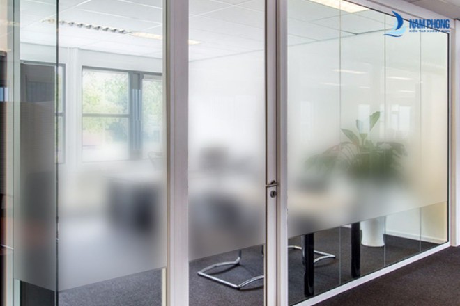 Mẫu cửa kính màu trắng đẹp, hiện đại