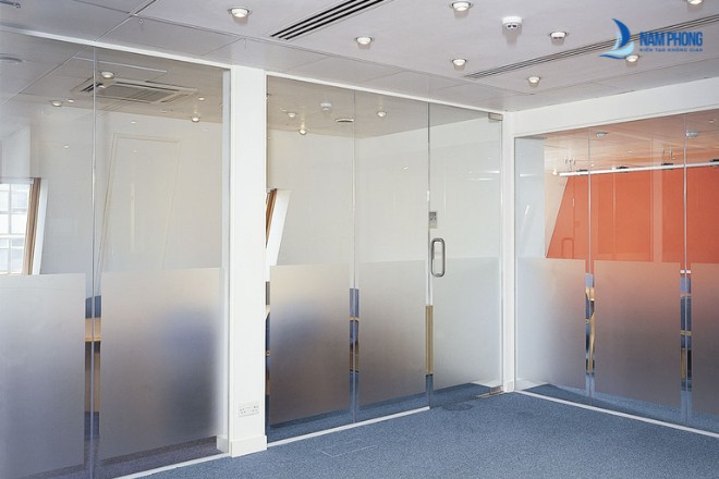 Mẫu cửa nhôm kính mở văn phòng