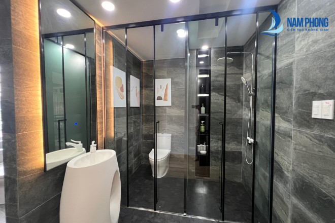Phòng tắm cần đáp ứng điều kiện gì khi lắp đặt vách kính