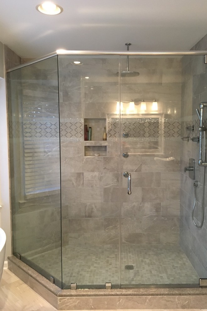 Mẫu phòng tắm kính vát góc cao cấp, tạo cảm giác thoải mái khi sử dụng