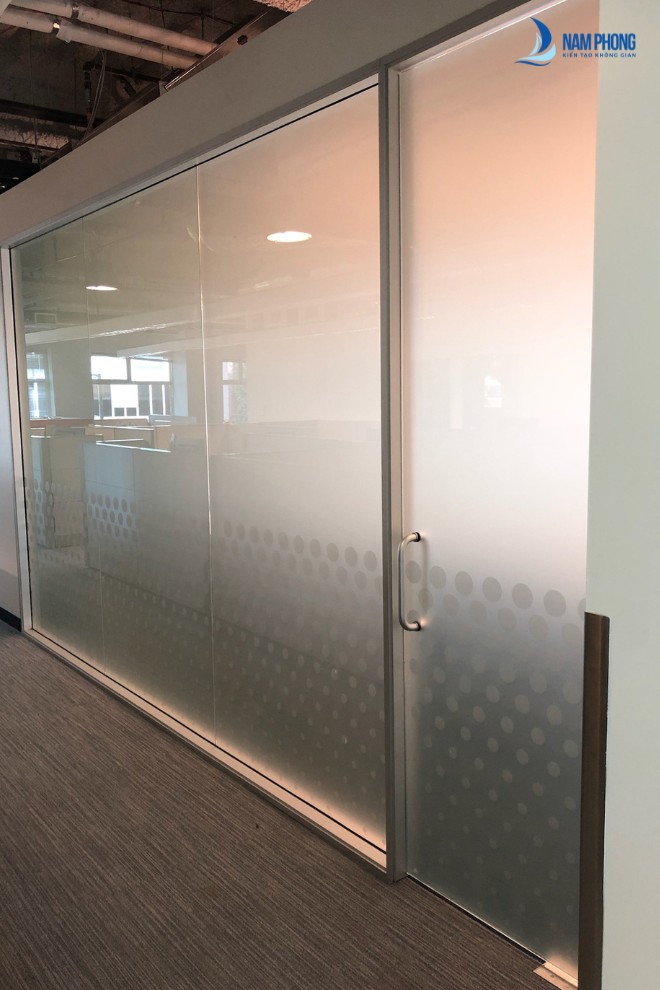 Ứng dụng cửa kính trong doanh nghiệp