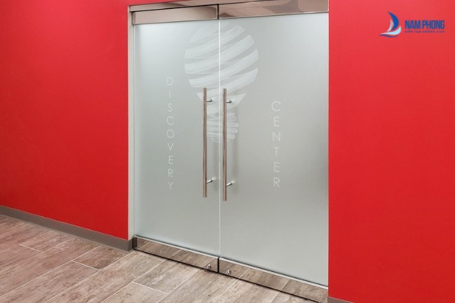 Ưu điểm khi sử dụng cửa khung nhôm kính mờ