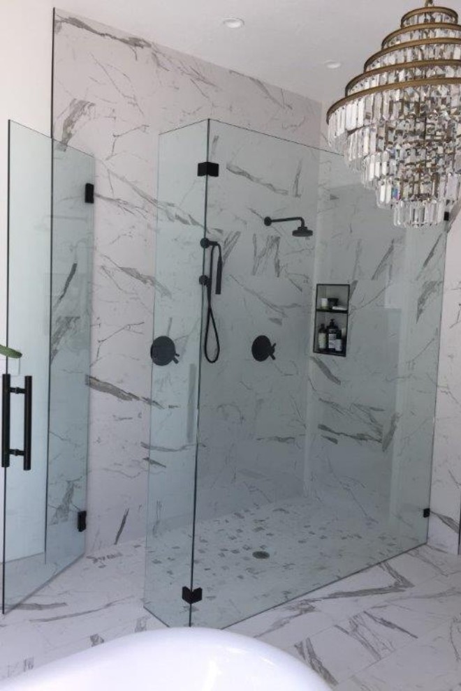 Mẫu vách kính tắm dáng thẳng không khung hiện đại