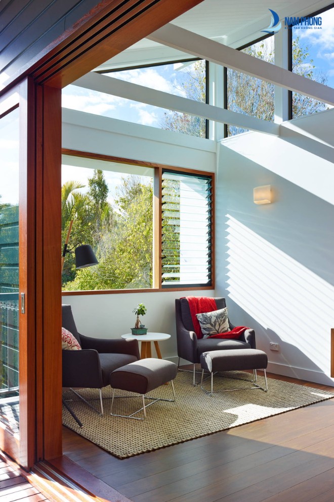 Cửa chớp lật nhôm kính vân gỗ