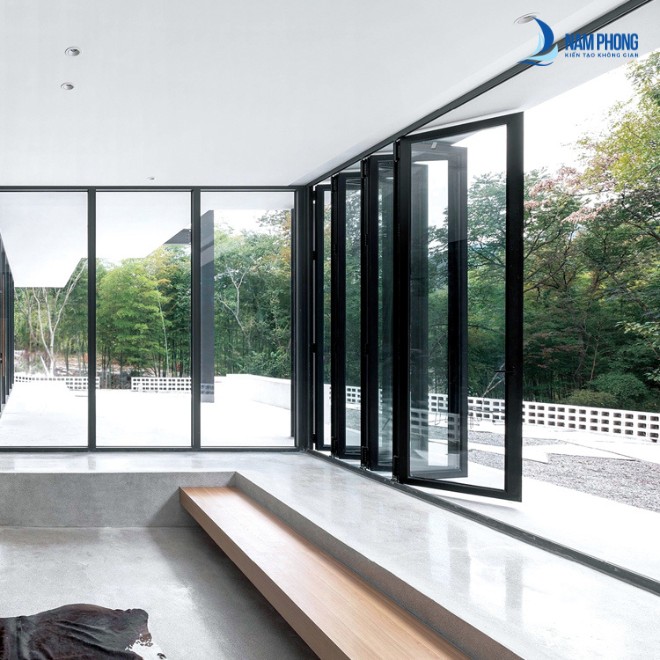 Cửa kính mở xếp gấp màu đen sang trọng