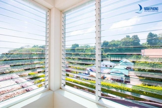 Mẫu cửa chớp lật màu sắc tươi sáng