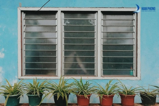 Mẫu cửa chớp lật phong cách cổ điển đẹp