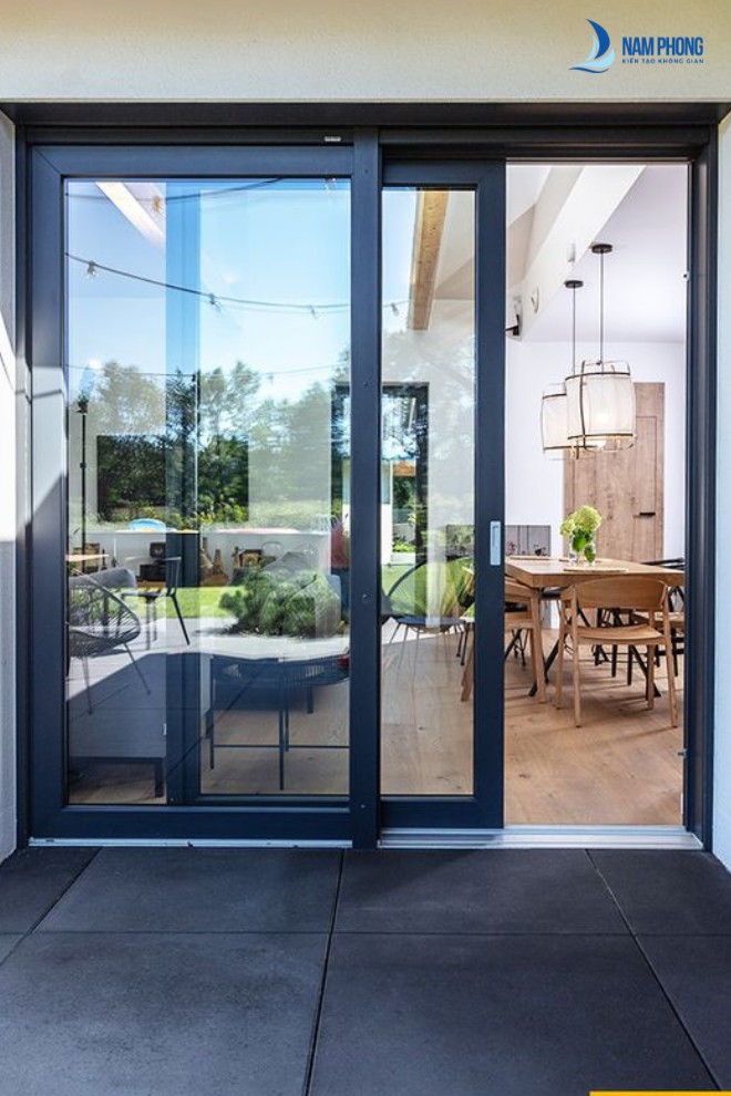 Mẫu cửa lùa 2 cánh phòng khách sang trọng