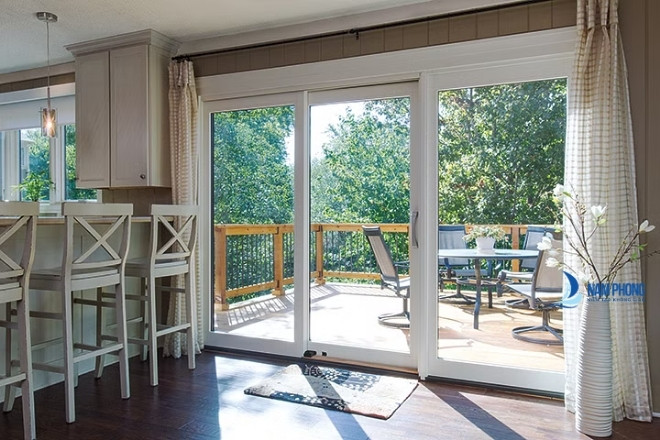 Mẫu cửa lùa 3 cánh màu trắng trẻ trung sang trọng