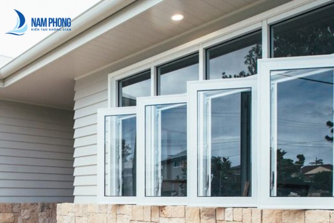 Mẫu cửa sổ nhôm kính màu trắng cánh mở quay